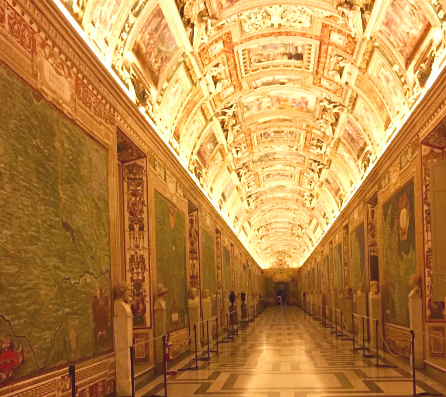 Muzea Watykańskie nocą